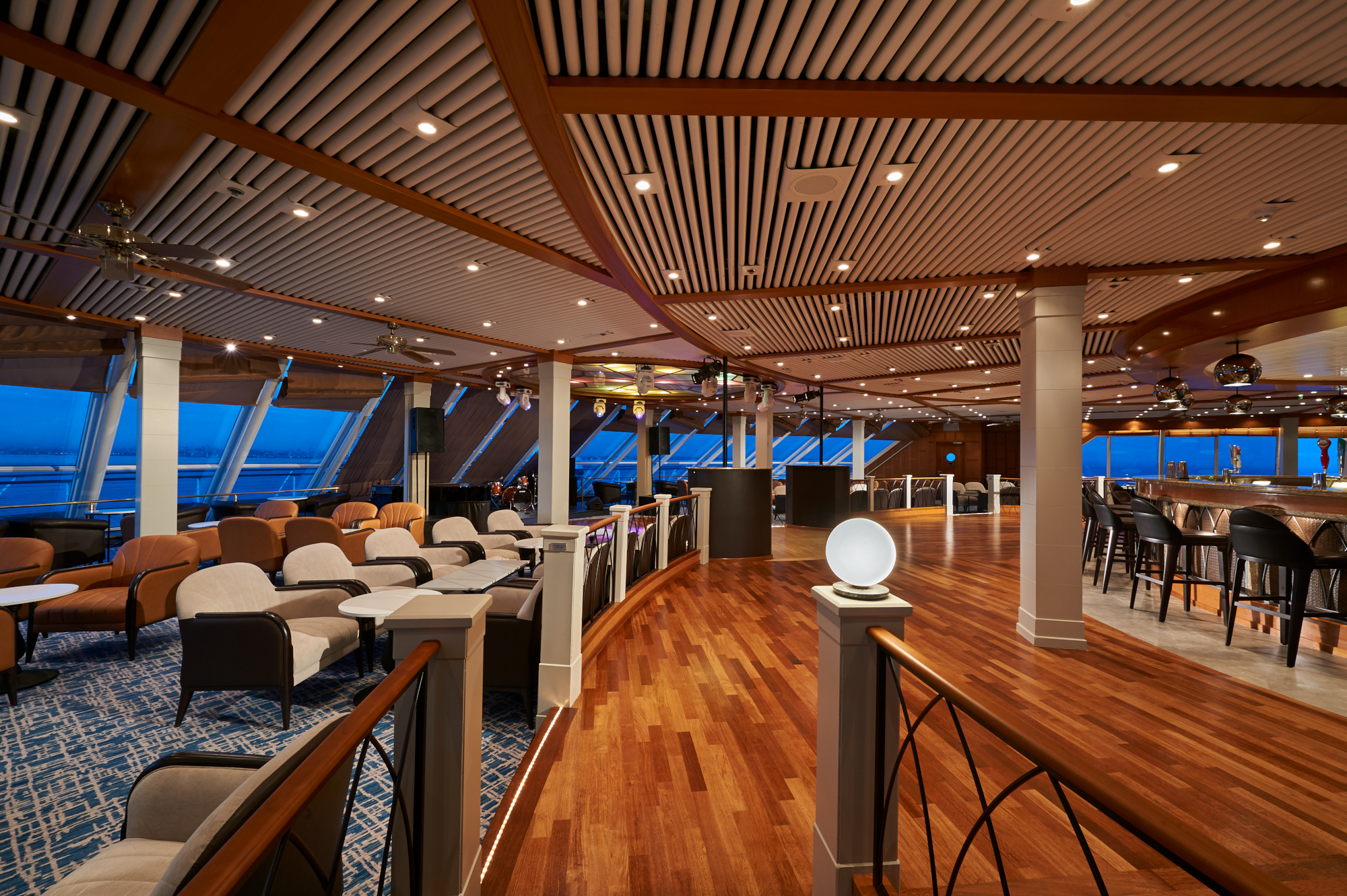 MyCruise Norwegian-Cruise-Line Sun Offentlige-arealer Barer-lounger-atrium2